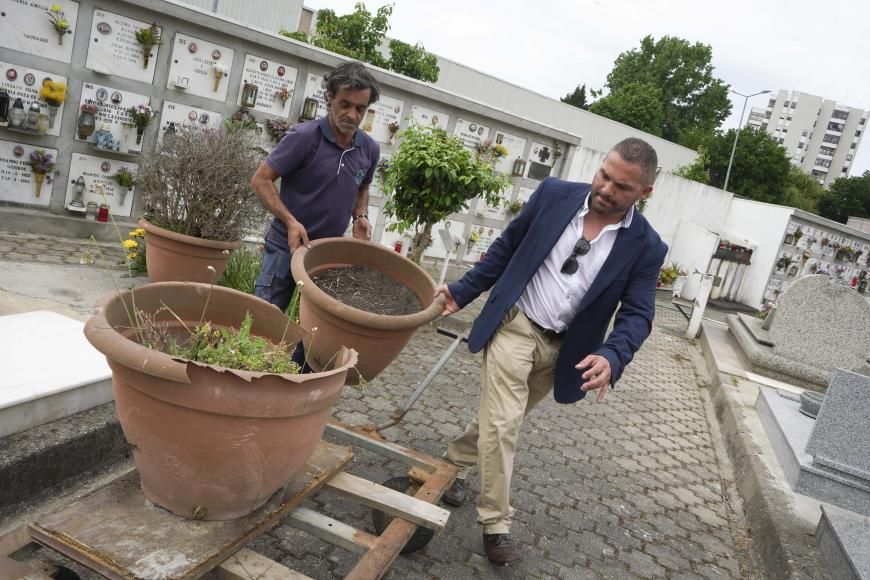Revitalizacao do Cemiterio da Senhora da Hora: Compromisso com a Memoria e Dignidade