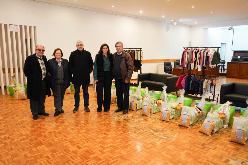 Natal &eacute; partilha: Entrega de Cabazes de Natal na Senhora da Hora